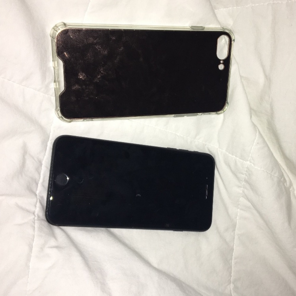 Iphone 7+ - Picture 2 of 4